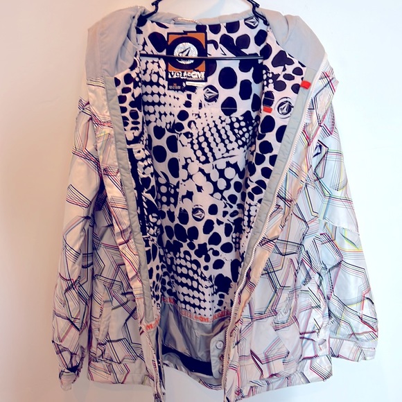 Woman’s Volcom snowboard jacket - Picture 6 of 7